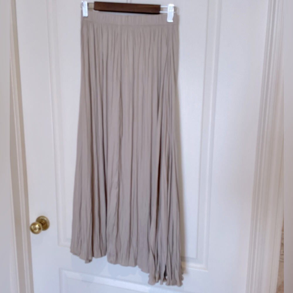 Zara pleated maxi skirt. Beautiful neutral beige colour.